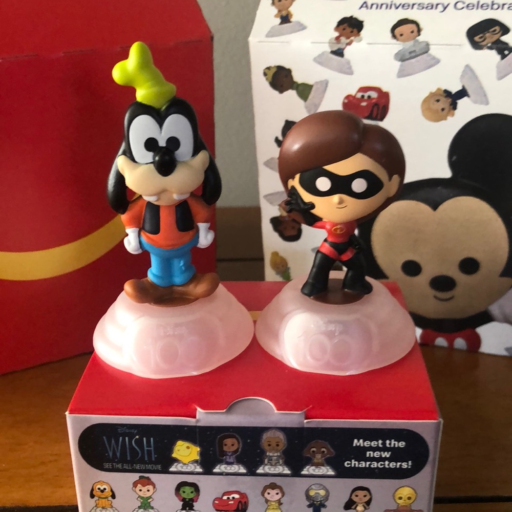 Goofy and Mrs Incredible 15 McDonald’s happy meal Disney 100 Anniversary